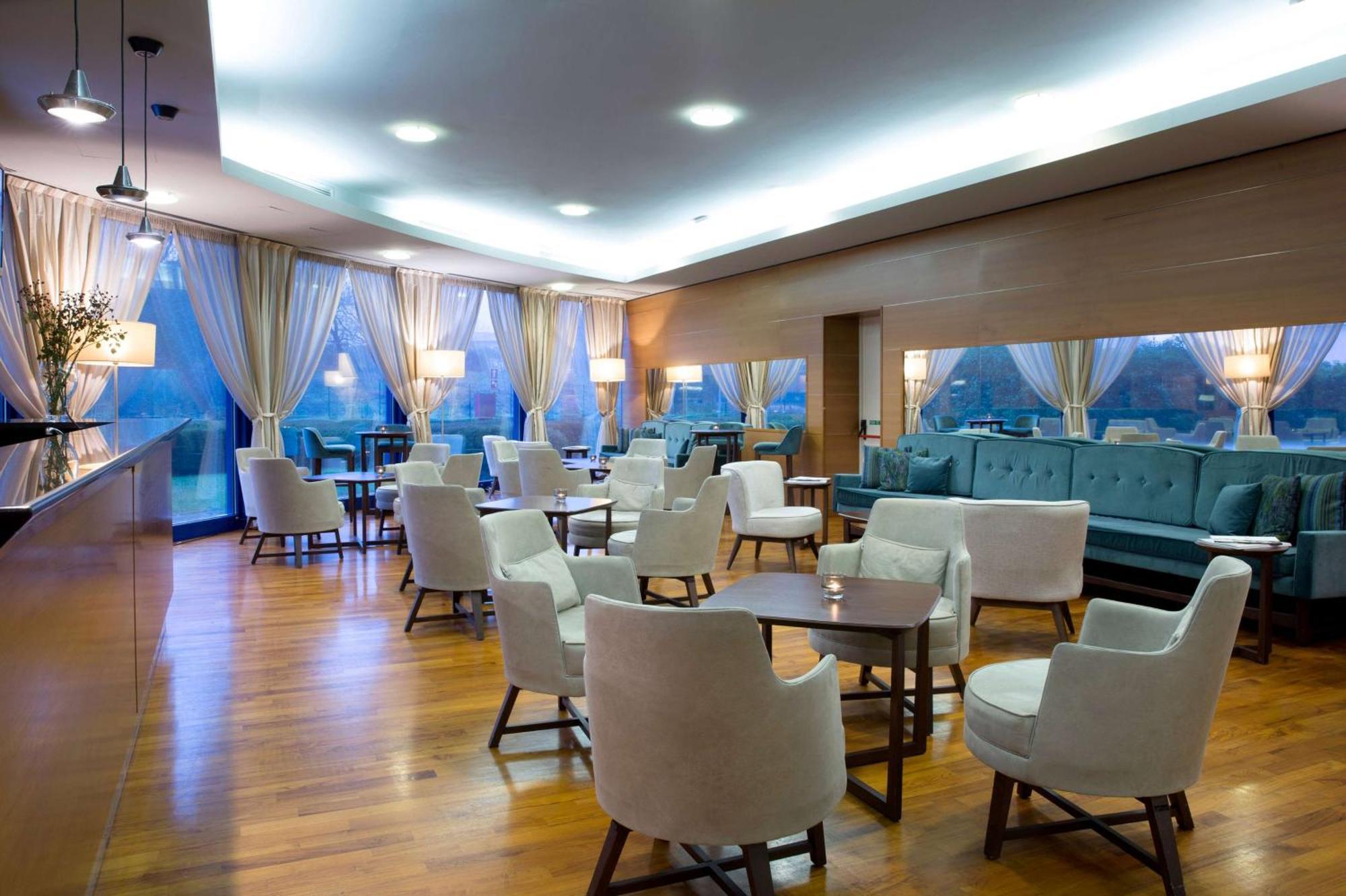 Отель Dolce By Wyndham Milan Malpensa Сомма-Ломбардо Экстерьер фото