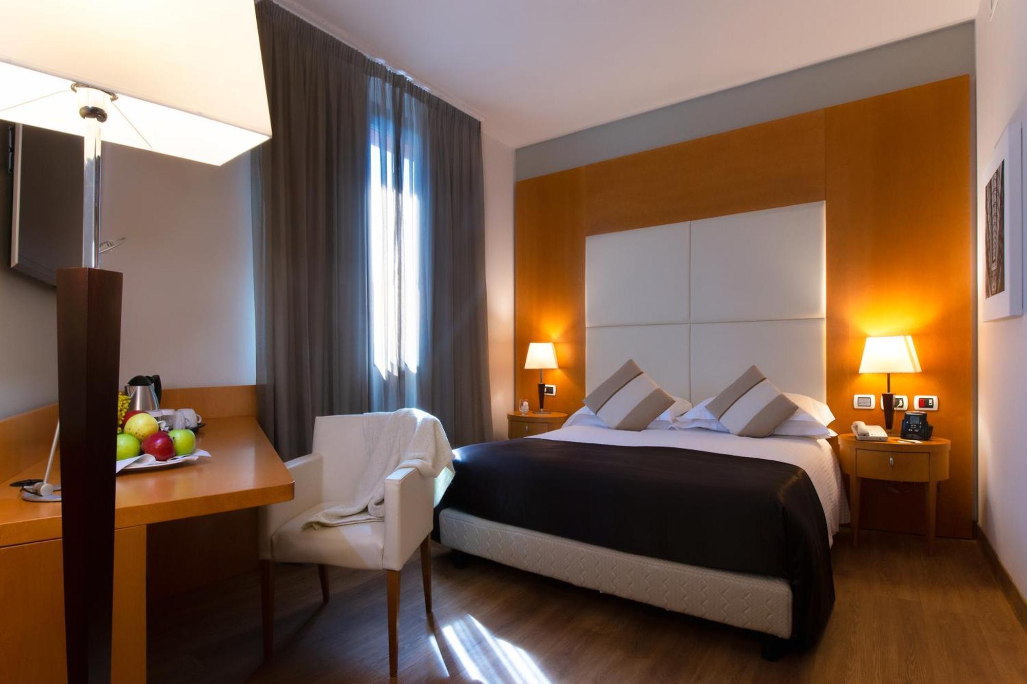 Отель Dolce By Wyndham Milan Malpensa Сомма-Ломбардо Экстерьер фото