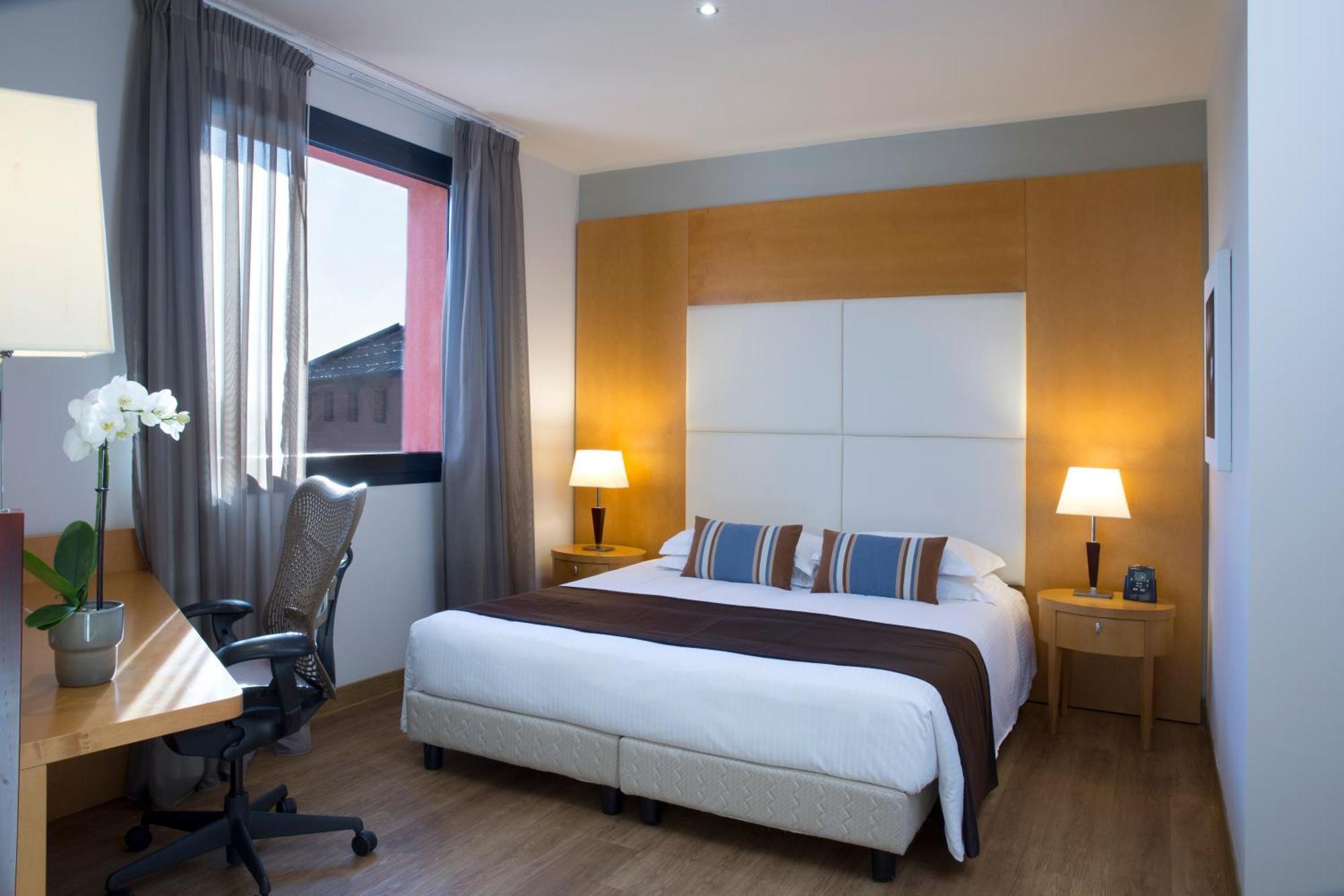 Отель Dolce By Wyndham Milan Malpensa Сомма-Ломбардо Экстерьер фото